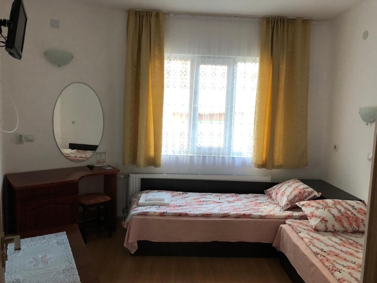 Family Hotel Panorama Sarnitsa ภายนอก รูปภาพ
