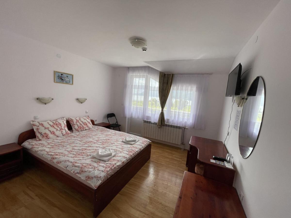Family Hotel Panorama Sarnitsa ภายนอก รูปภาพ