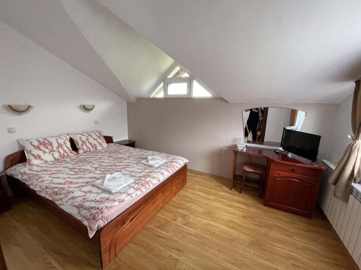 Family Hotel Panorama Sarnitsa ภายนอก รูปภาพ