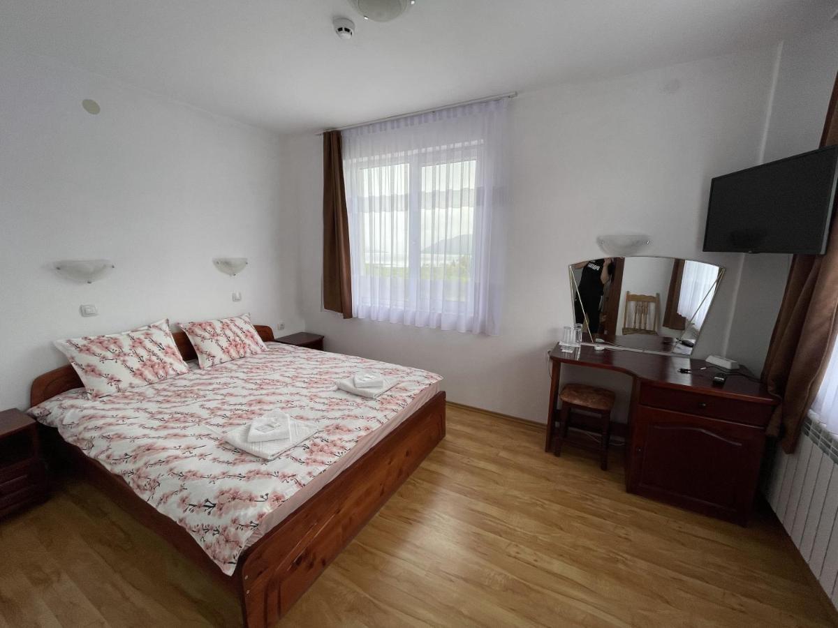 Family Hotel Panorama Sarnitsa ภายนอก รูปภาพ