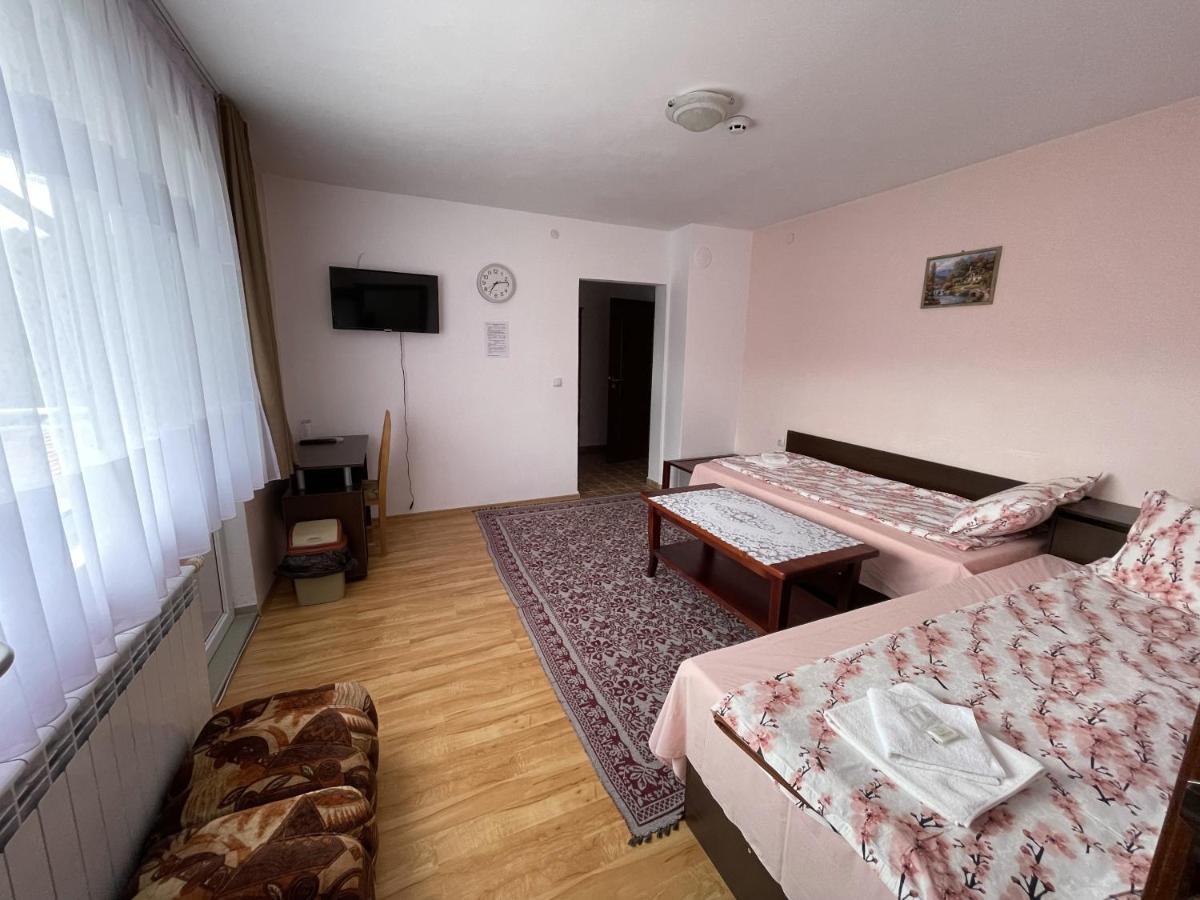 Family Hotel Panorama Sarnitsa ภายนอก รูปภาพ