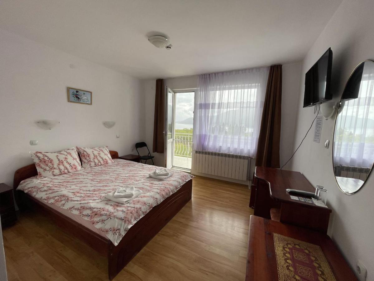Family Hotel Panorama Sarnitsa ภายนอก รูปภาพ