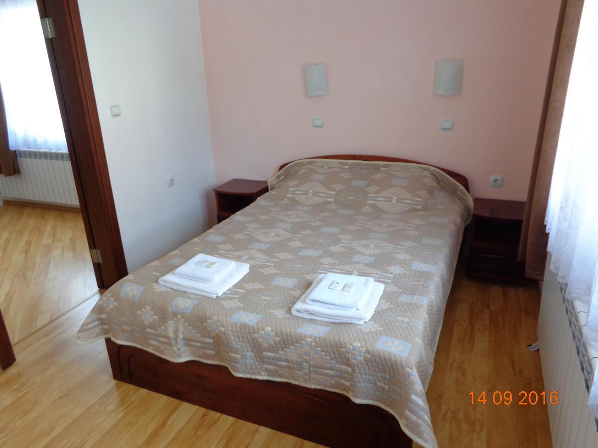 Family Hotel Panorama Sarnitsa ภายนอก รูปภาพ